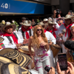🇨🇴🔥 Shakira llegó a Madrid acompañada por el Carnaval de Barranquilla